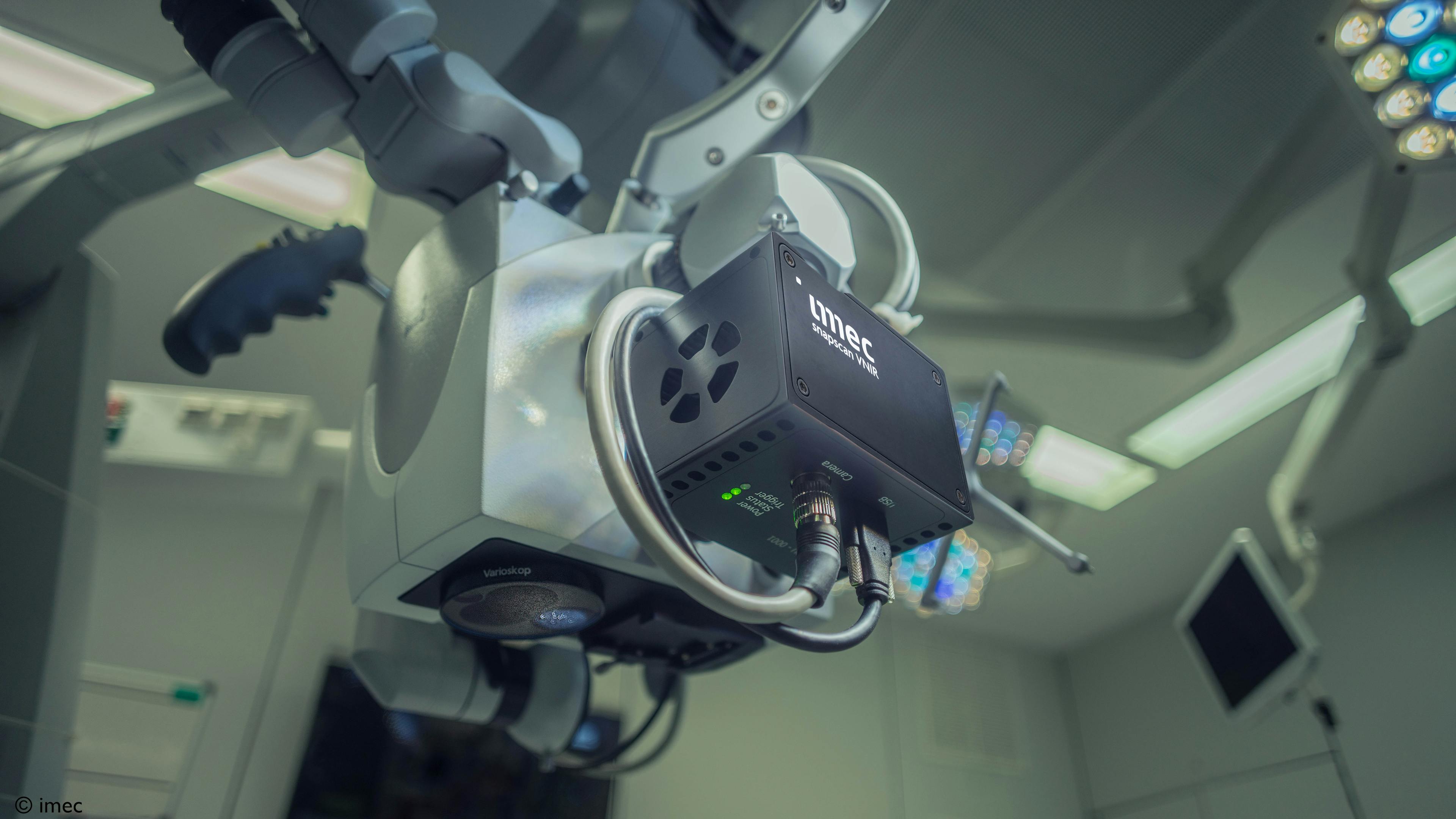 Surgical microscope with hyperspectral camera